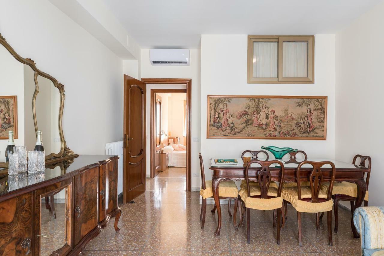 Hortis Apartment, 5 Persone, 2 Camere, Balcone, Metro C E Tram Per Il Centro Rome Luaran gambar